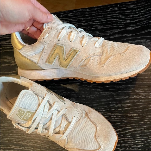 Gold & white New Balance sneakers - Picture 3 of 5
